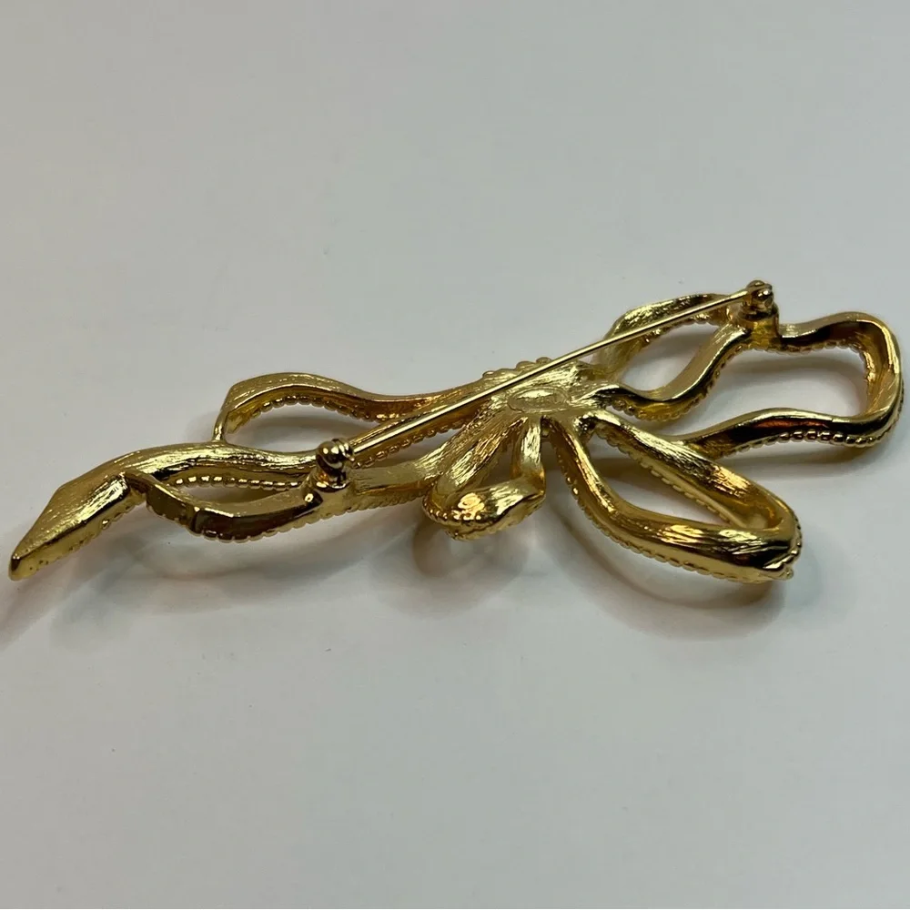 Vintage Crown Trifari Large Ribbon Bow Brooch